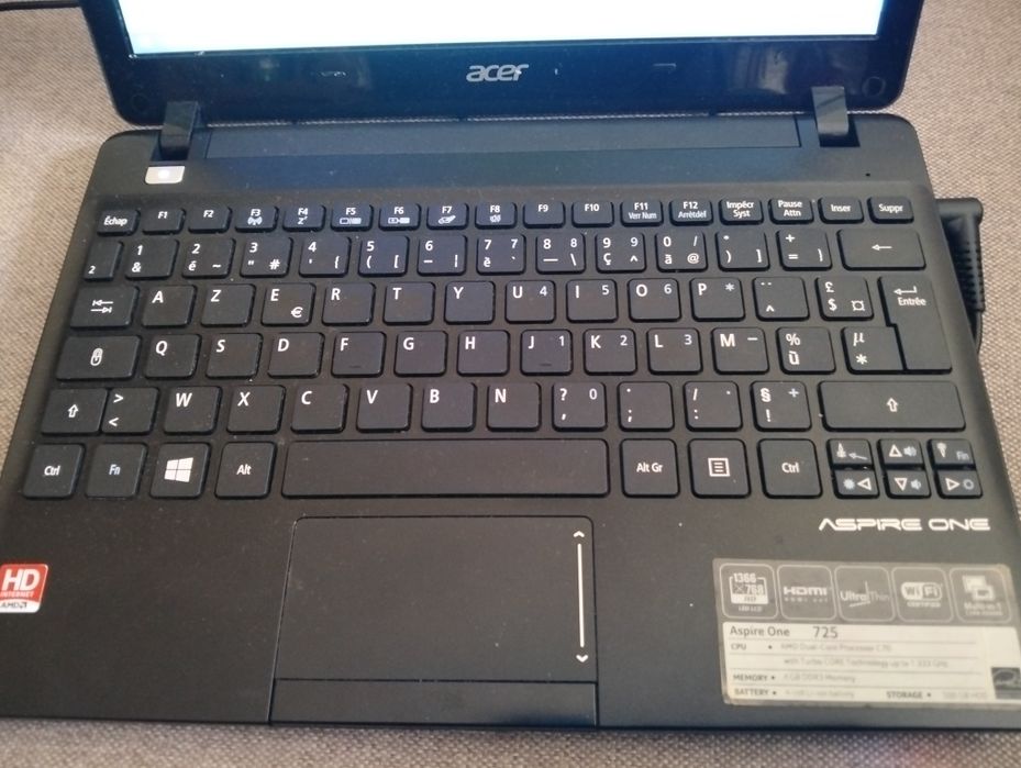 Laptop Acer aspire one 725 impecabil