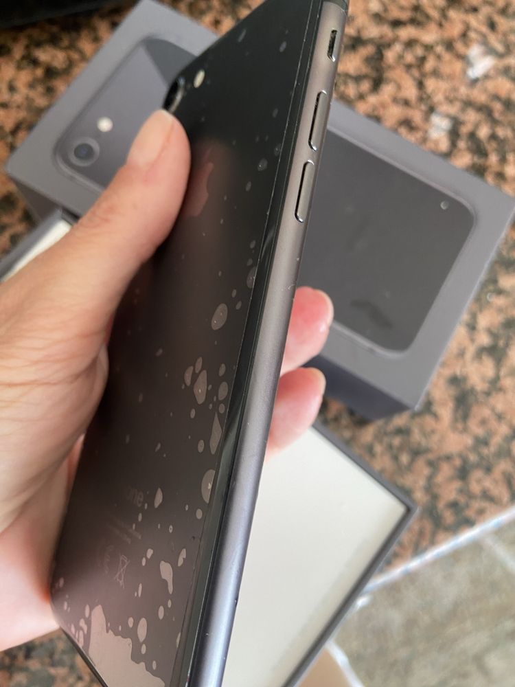 Iphone 8 64 GB запазен