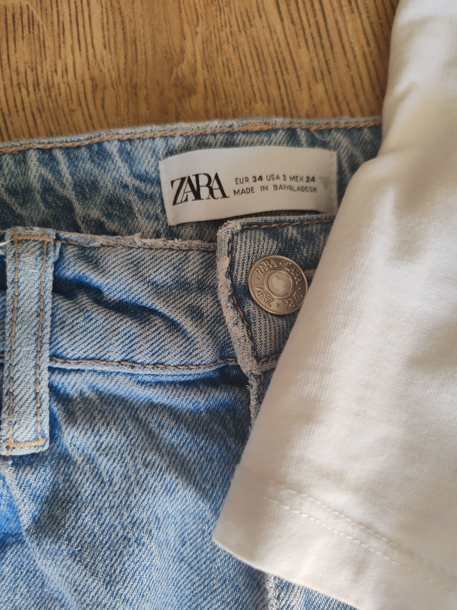 Дънки на Zara с цепки на крачолите