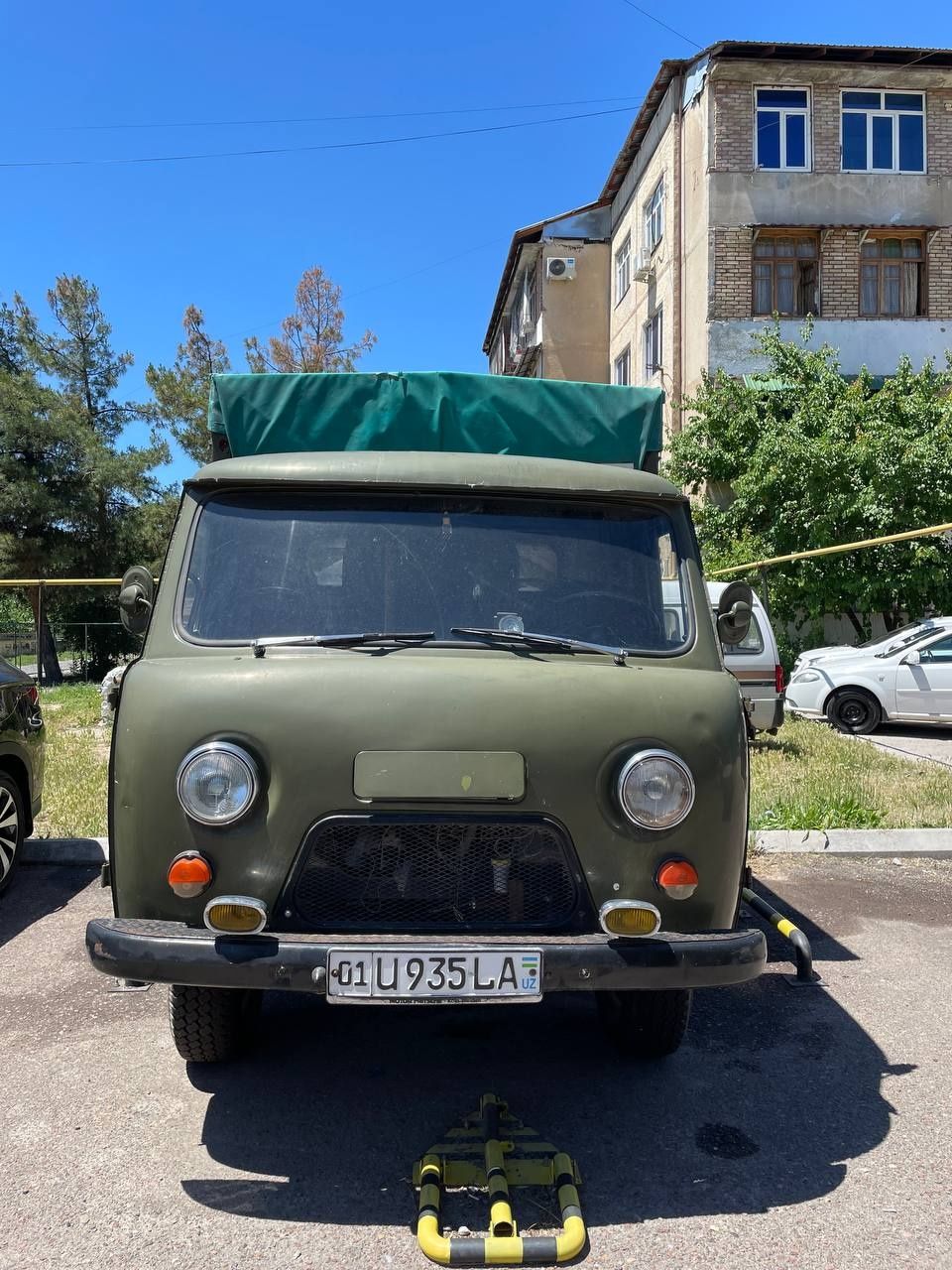 UAZ moshinasi sotiladi
