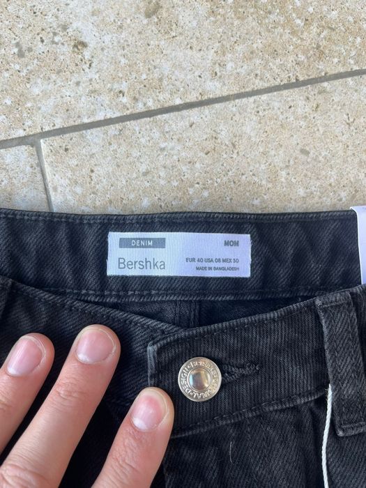 Blugi Bershka noi cu eticheta