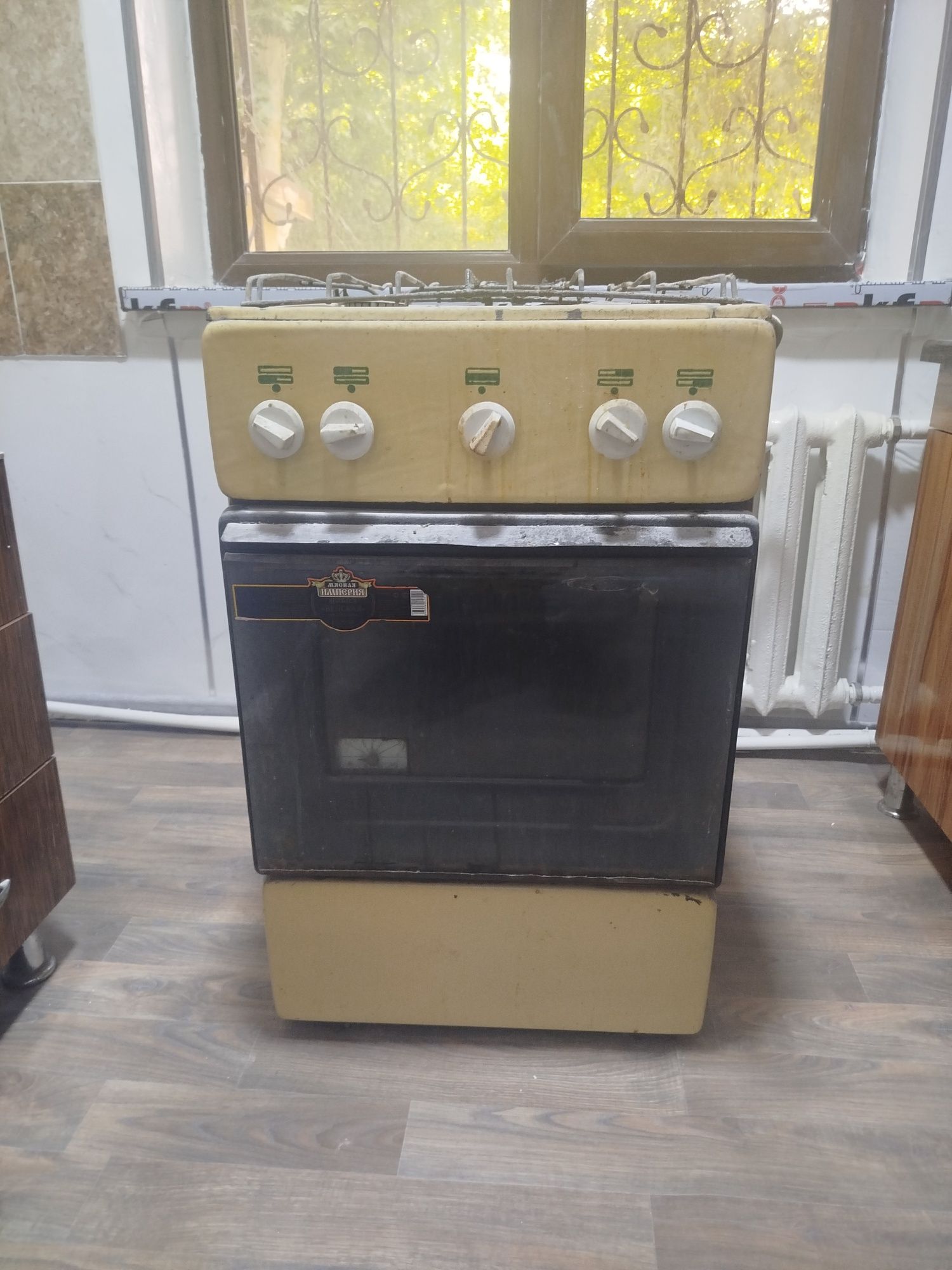 Газовая плита б/у в рабочем состояние четырех комфортная