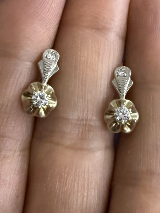 Бриллиант зирак сотилади