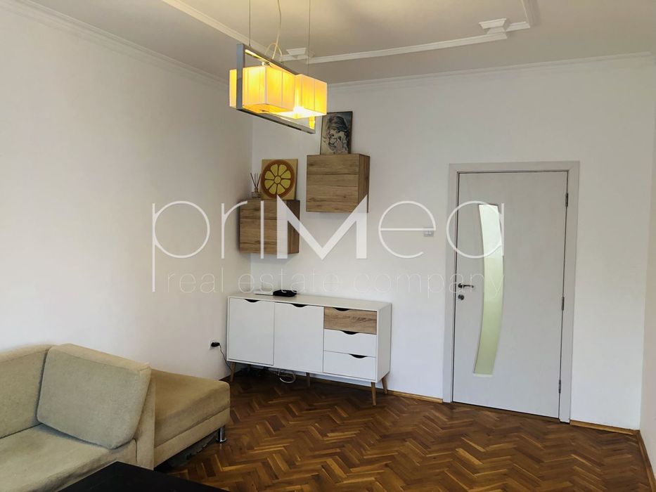 Дава се под наем Тристаен апартамент в Бургас, Център - 110 кв.м за 816 € - Снимка #1