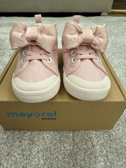 Обувки за момиче 24 номер