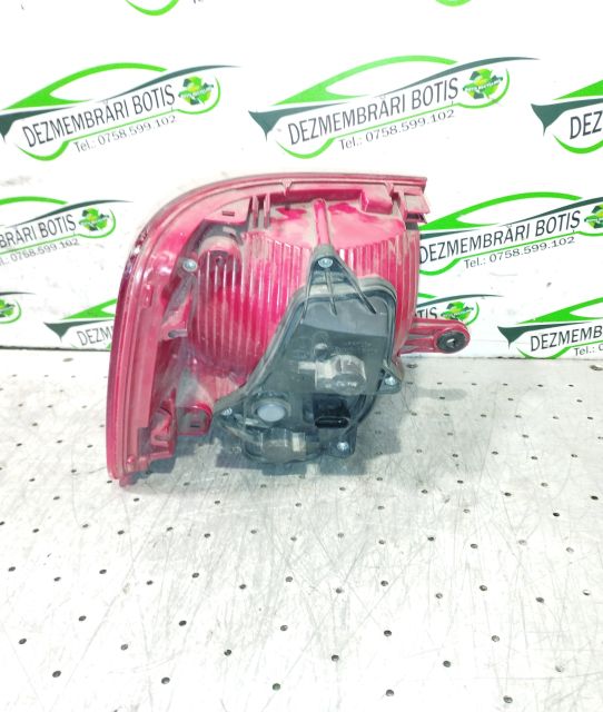 Lampa / Tripla stop dreapta pe aripa 1T0 945 096 R Volkswagen VW Tour