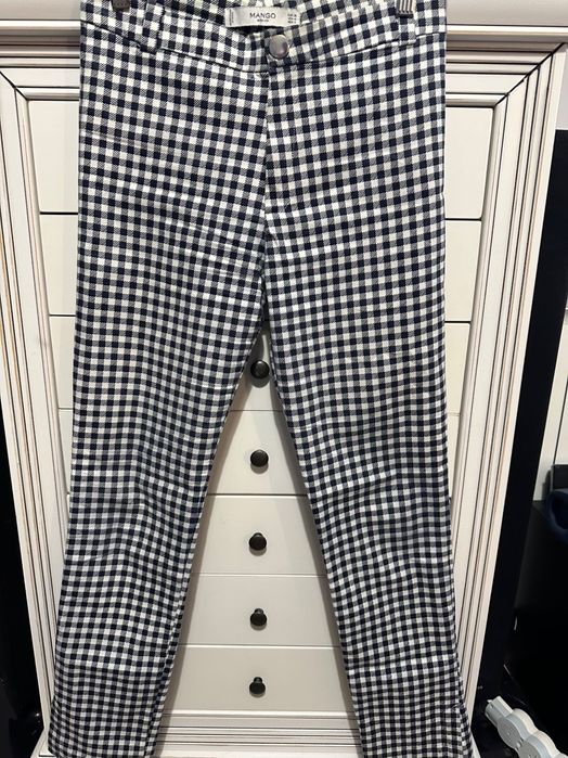 Pantaloni Mango in carouri