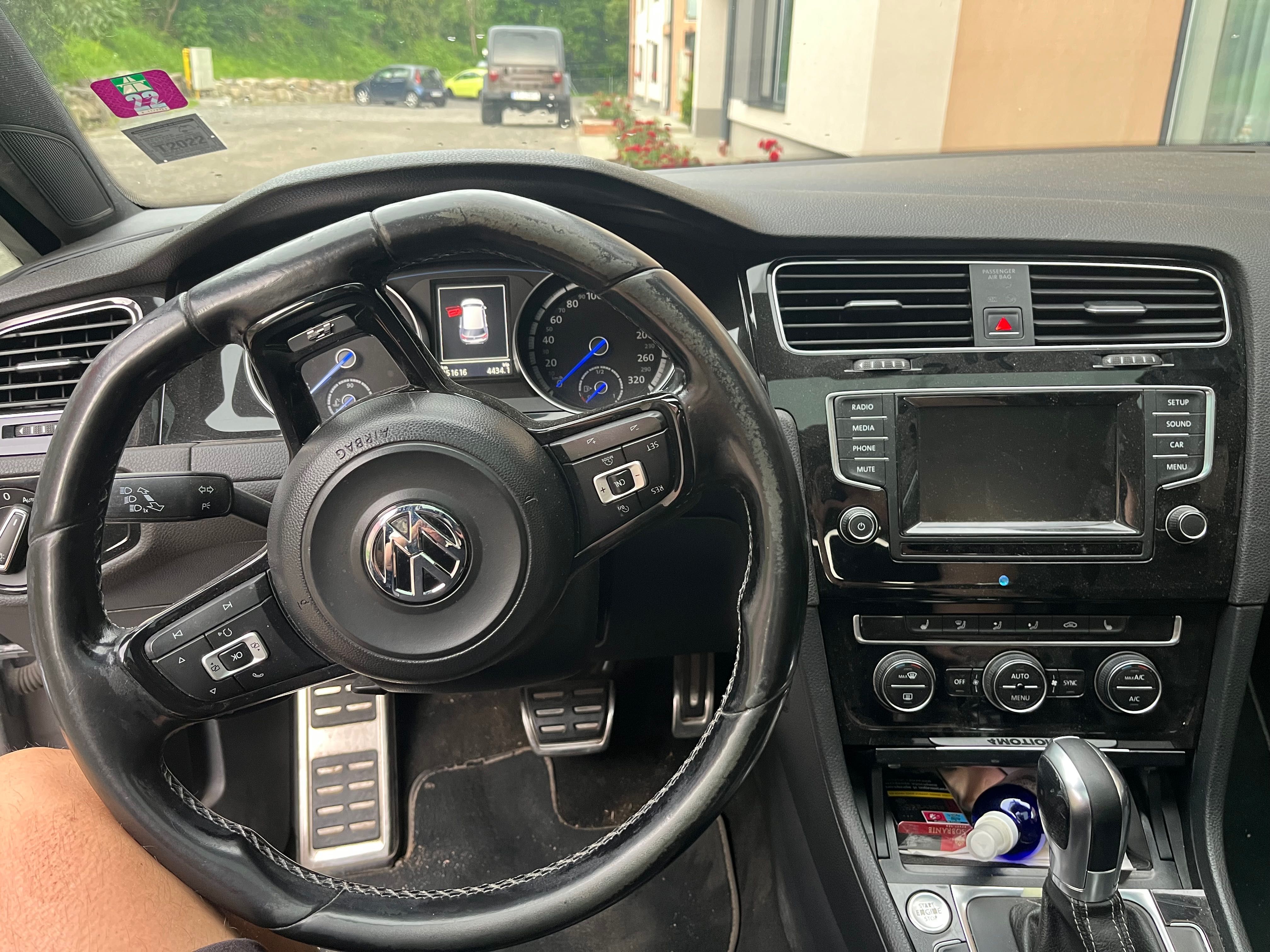 Vând Golf “R” din 2016.  312cp