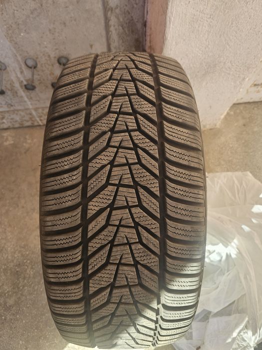 Cauciuri iarna Hankook Winter Icept Evo3 235/45/R17
