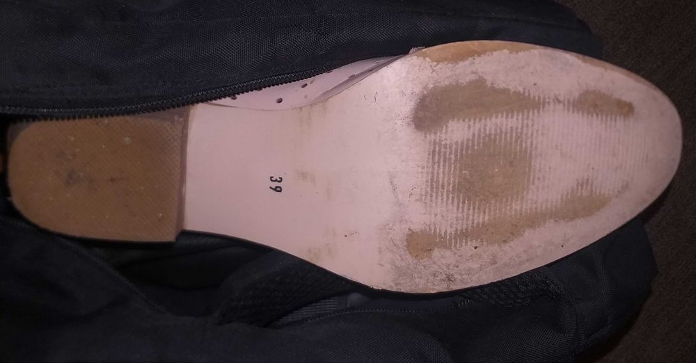 Vand o pereche de cizme roz nr 39