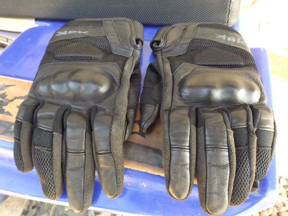 Manusi moto piele KSK Pasadena Gloves si Alpinestars Stella SP-3