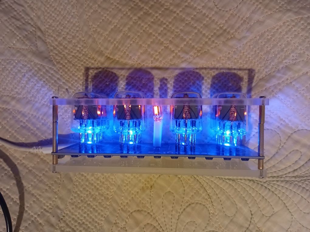 Часы Nixie на газоразрядных индикаторах ИН-12