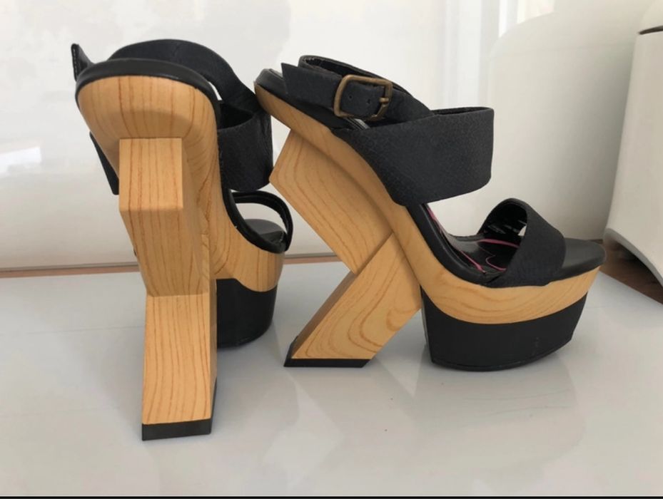 Sandale cu platforma