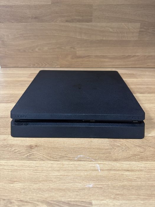 Playstation 4 slim със 2 джойстика