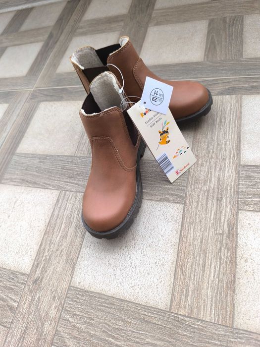 Чисто нови боти за момче