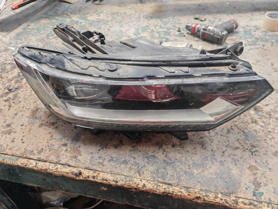 Far dreapta Volkswagen passat b8 full led