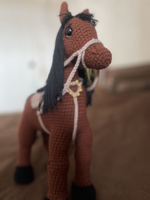 Вязаная лошадка символ года