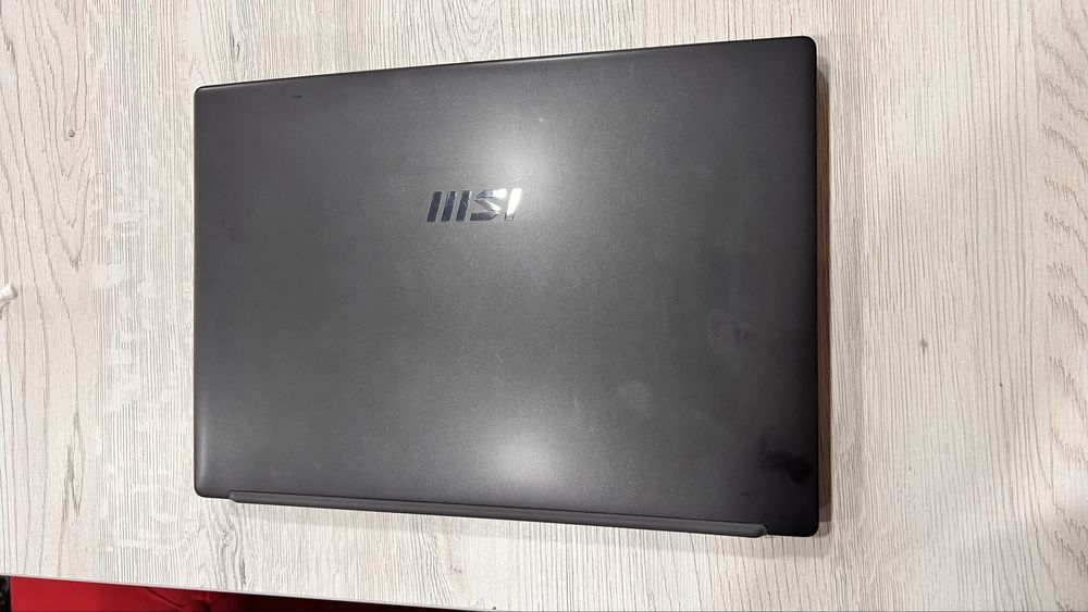 MSI Modern 14 продаю почти новый. Срочно