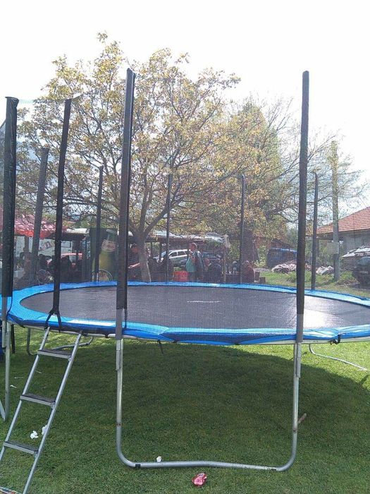 Бизнес.Атракциони, влакче,трамплин,бус