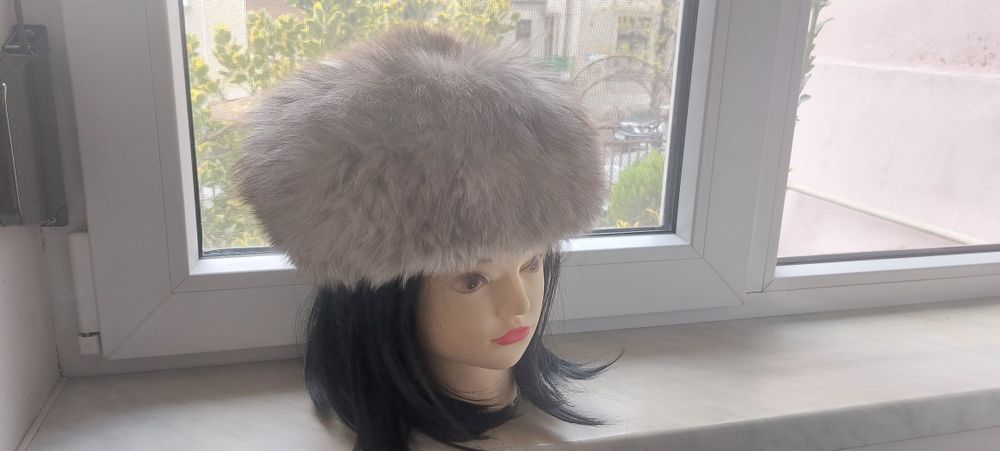 Caciula din blana naturala de vulpe argintie.