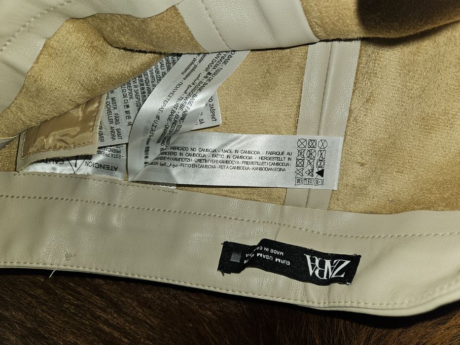 Vand pantaloni de dama piele ecologica Zara S/M alb crem