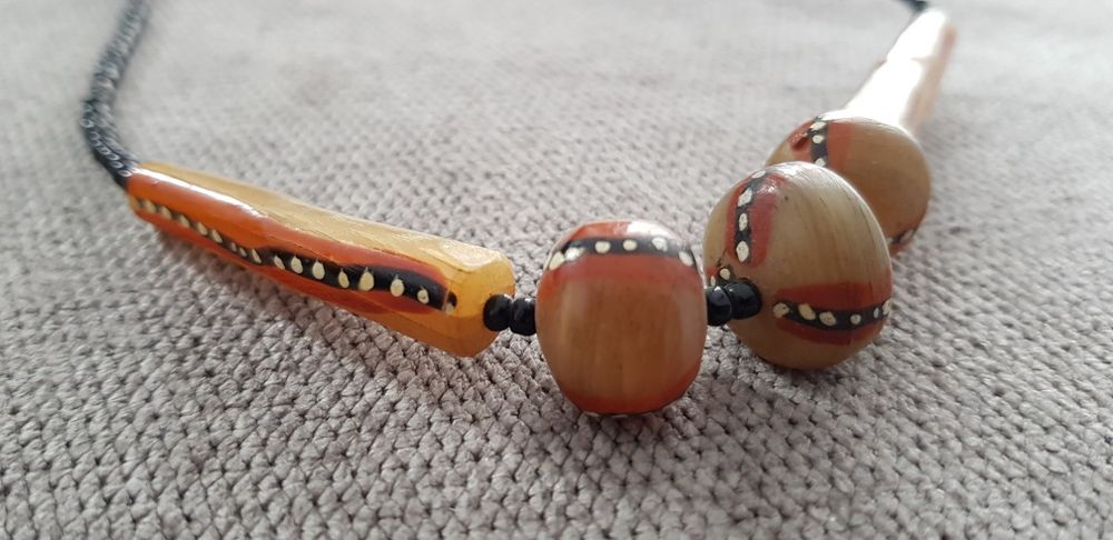 Colier african lucrat manual, 3 modele.