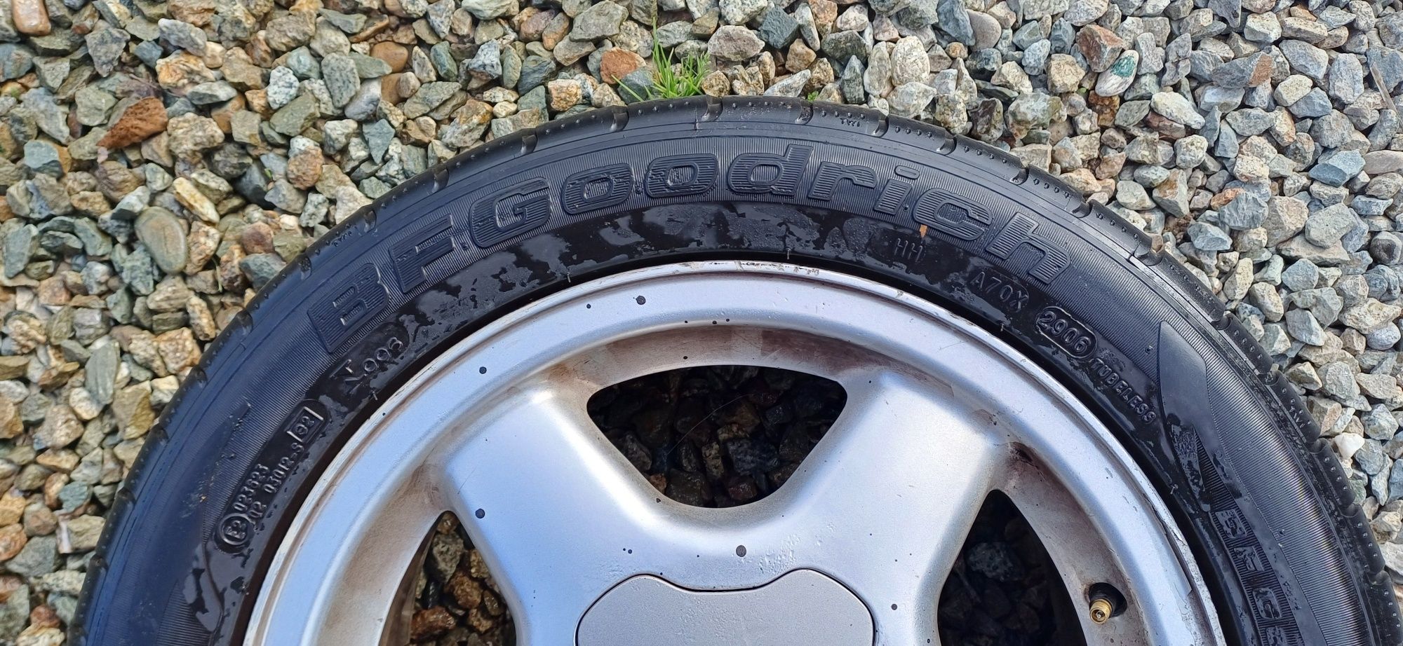 Set 4 jante originale Seat 15"cu anvelope vara  Goodrich  205/50 R 15