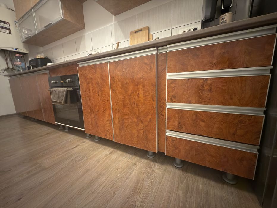 Vand mobila de bucatarie + plita + chiuveta toata