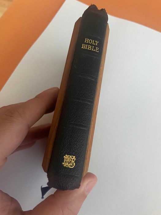 Biblia / biblie , coperta din lemn, engleza,  Jerusalem Wood Bible