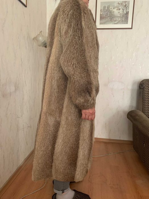Продавам дълго дамско палто от нутрии