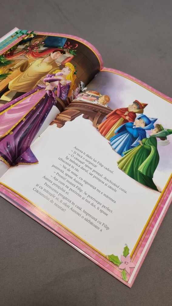 Carte Disney  cu 2 povesti  Mica sirena si Aurora in cautarea darurilo