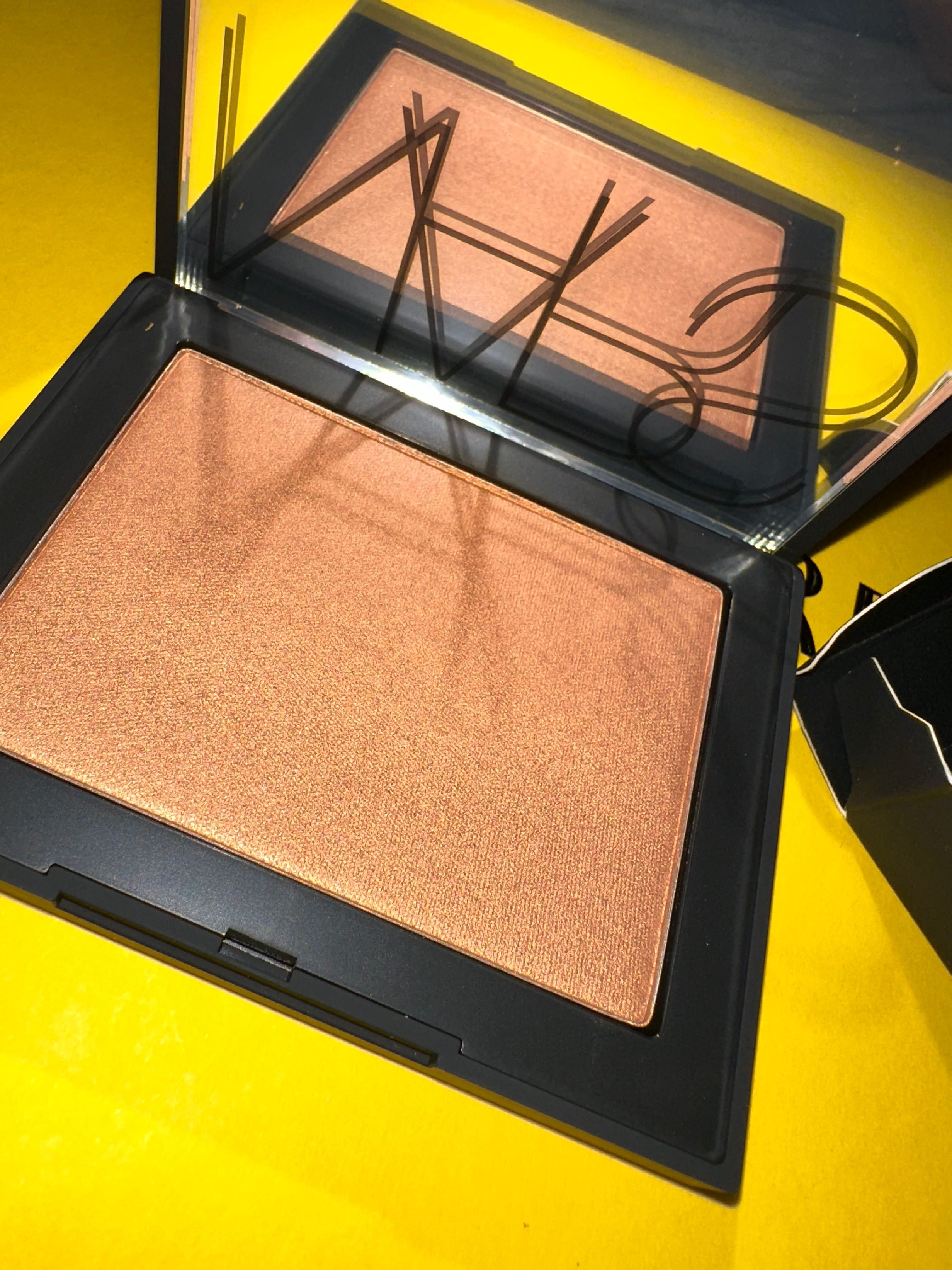 Козметика Huda beauty, Nars ,Charlotte Tilbury ,Estee lauder