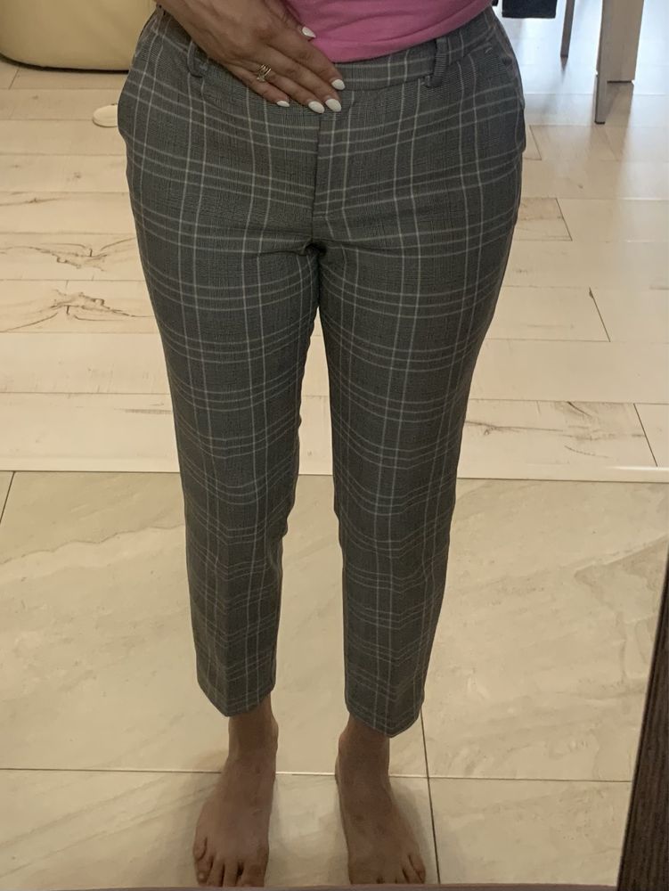 Pantaloni conici in carouri H&M