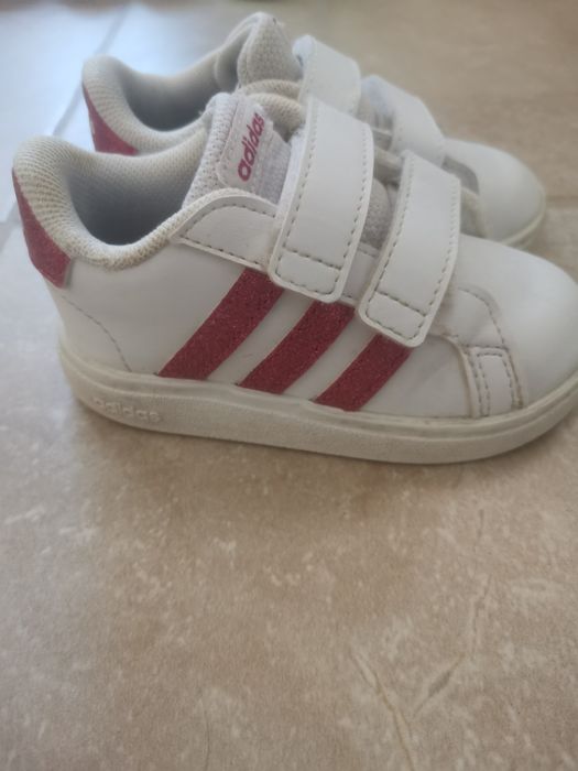 Vând adidași fete, mărime 21, marca Adidas
