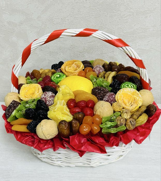Корзинка с сухофруктами