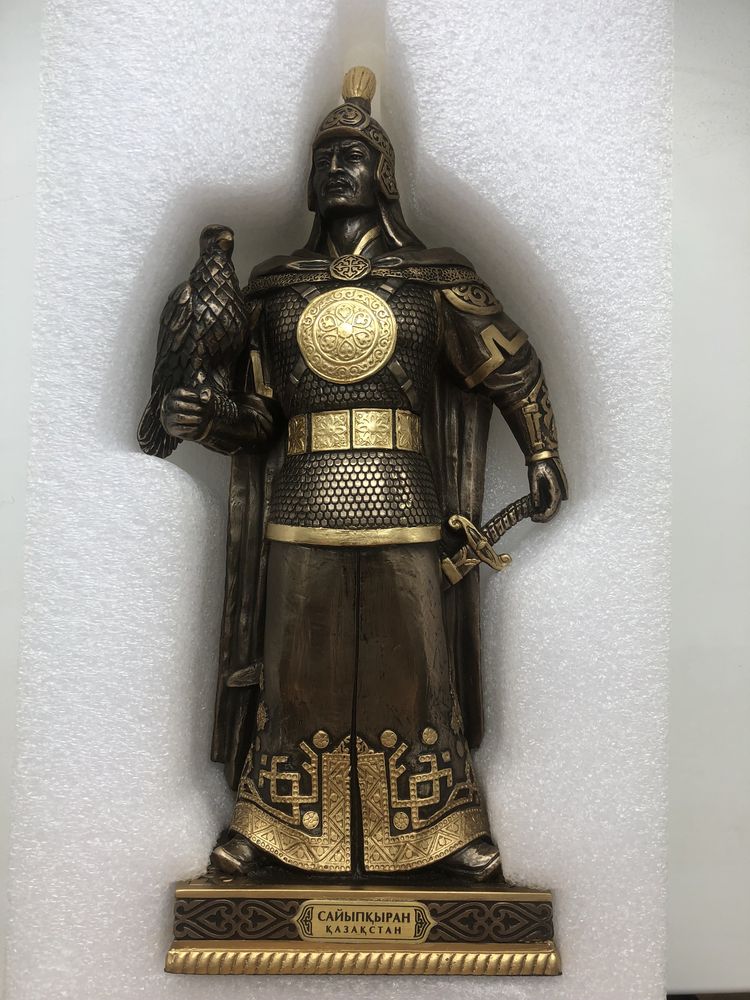 Продам статуэтку Воина, высота 31 см.