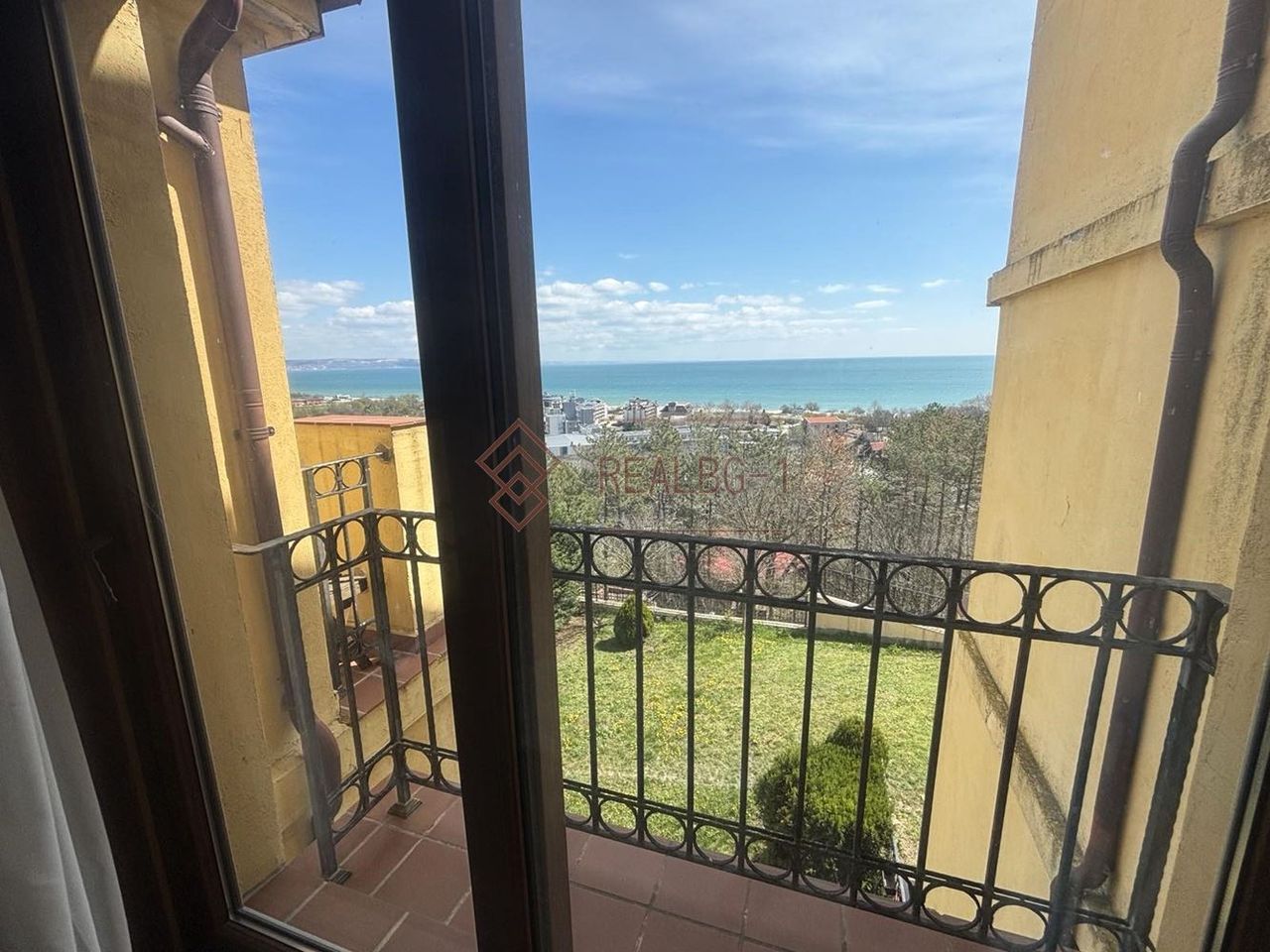 Продава се Двустаен апартамент в с. Кранево, Област Добрич - 62 кв.м за 1162 €/кв.м - Снимка #4