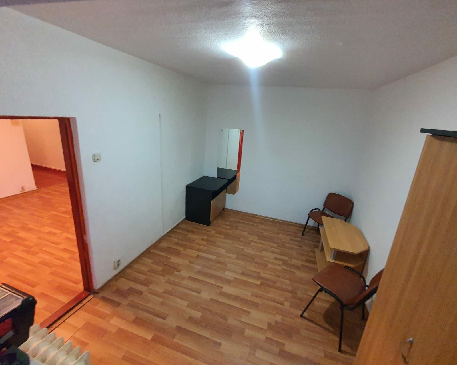 Închiriez apartament