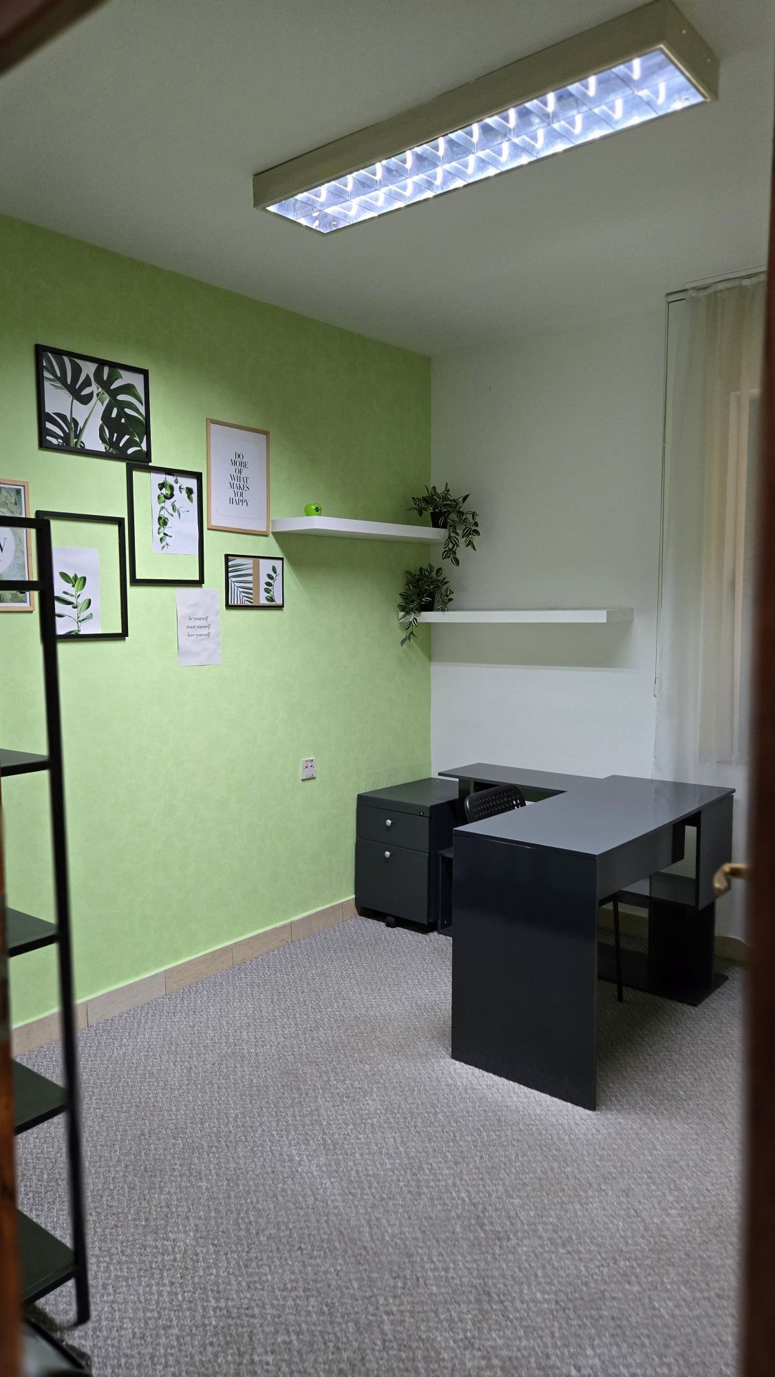 Birou privat, într-o clădire de birouri (coworking)