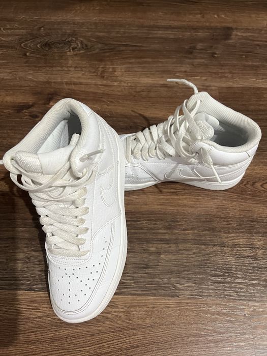 Adidasi Nike Air Force si Nike Jordan