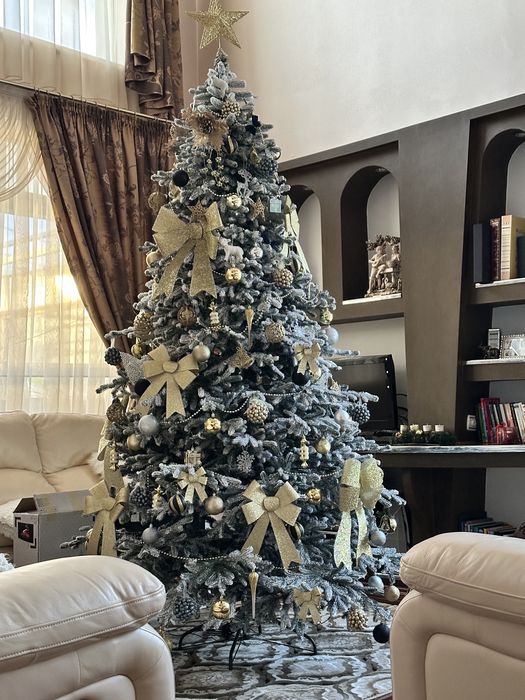 Brad artificial cu zapadă