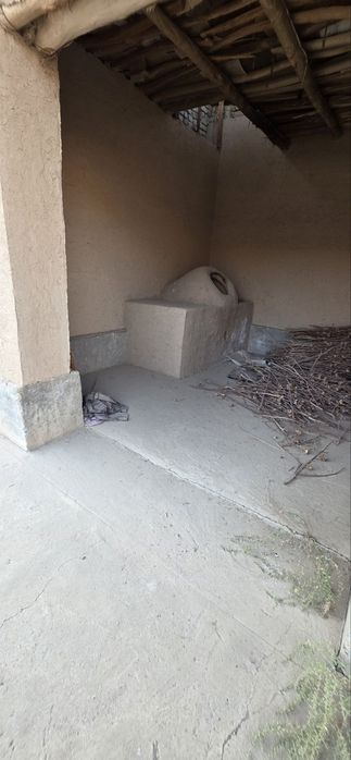 Kumushkonda xovli sotiladi yashash uchun xama shoroit bor gaz svet suv