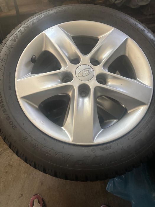 Jante Originale Kia R16 5x114,3 .Anvelope DUNLOP  Iarnă 205:55 R 16