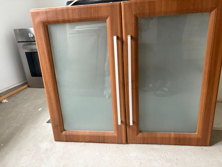 Vând dulap de pus vasele