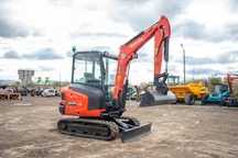 Inchiriez Miniexcavator Bobcat Buldoexcavator Mini utilaje Cilindru