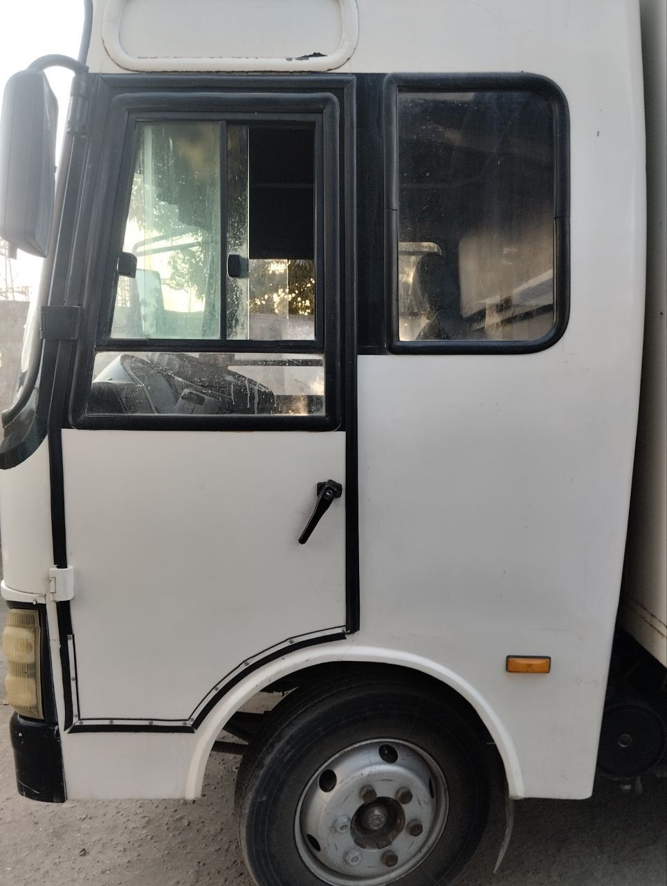 Avtobus Isuzu 2008yil