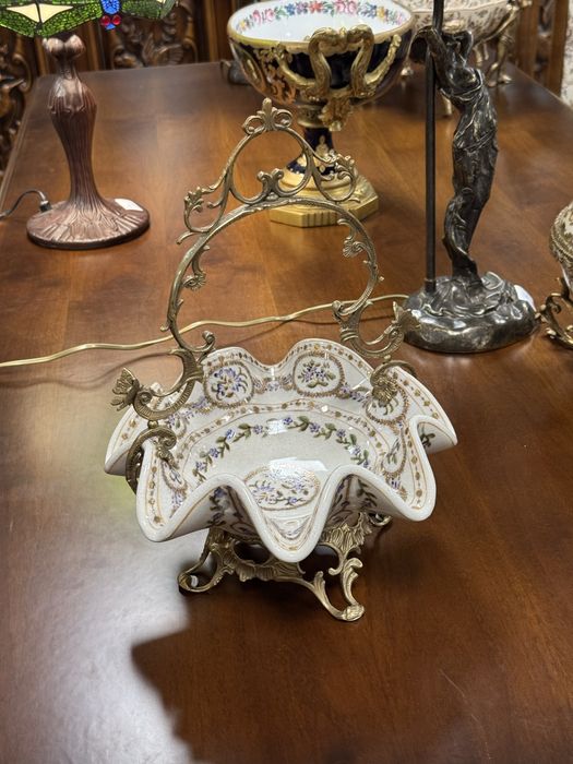 Cosulet din portelan cu elemente din bronz