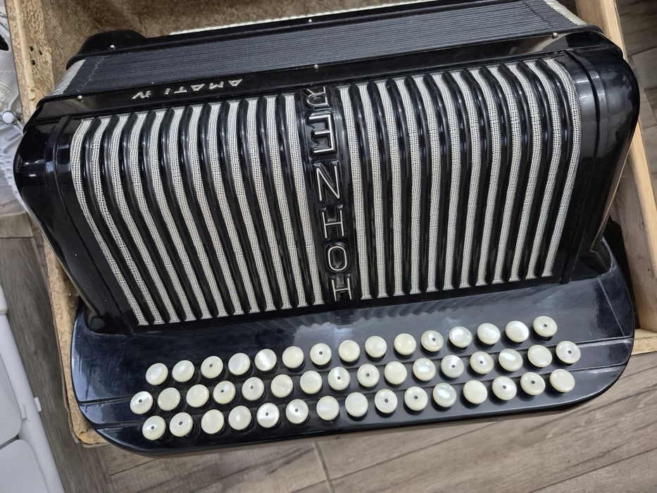 Acordeon hohner amati IV