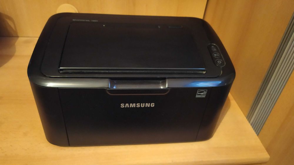 Продавам лазерен принтер Samsung ML - 1665