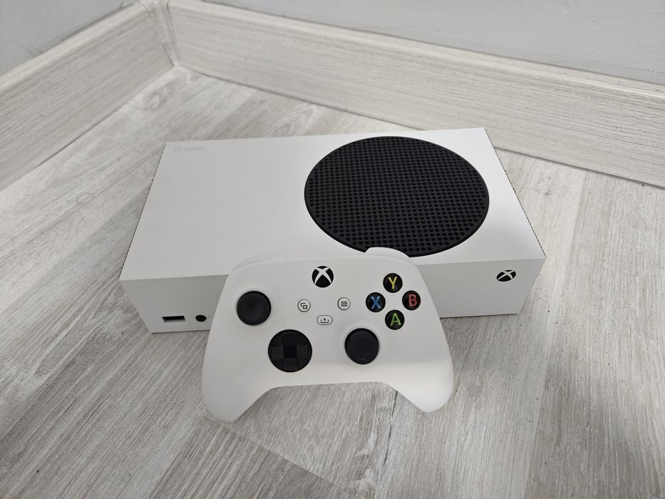 Vand Xbox Series S . Pretul 700 Ron. Pret fix. Nu trimit an tara.
